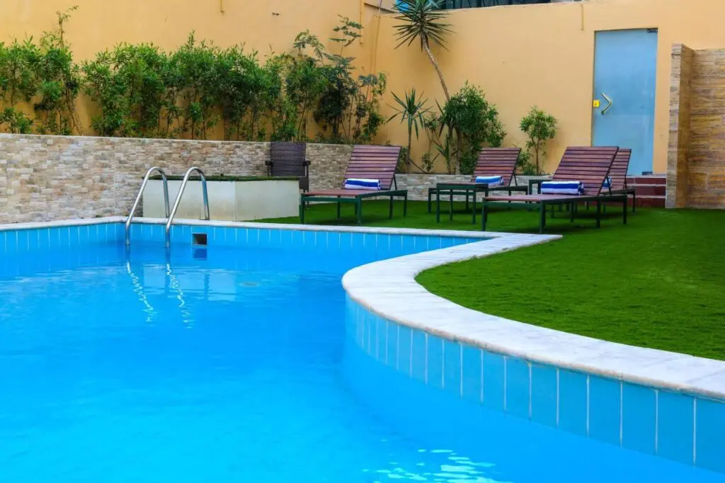 swimming pool hotel Aqaba