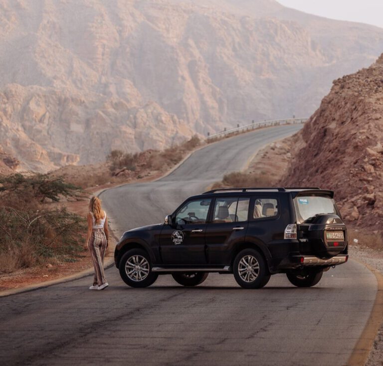 Auto in een roadtrip door Jordanië